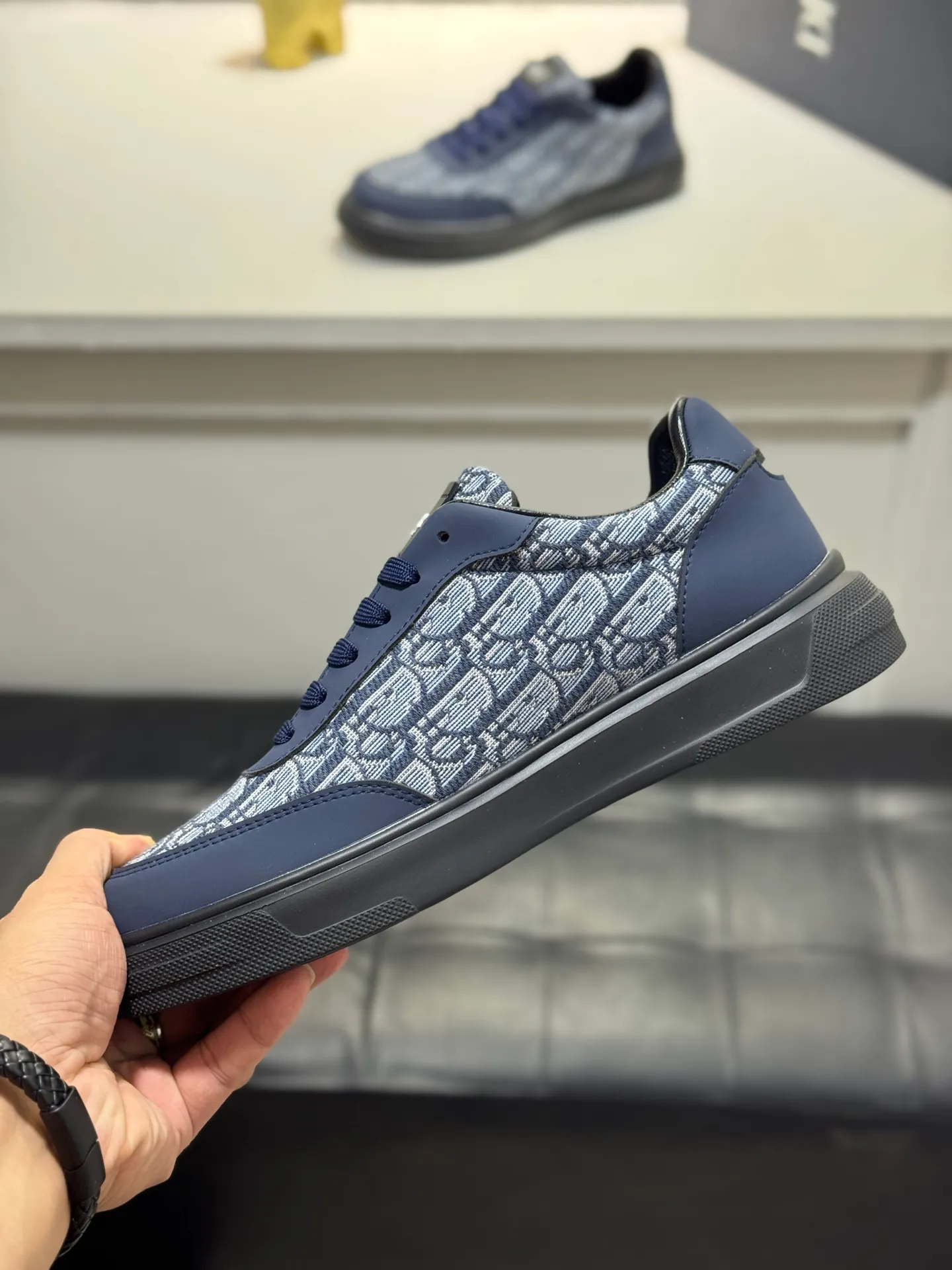 Men's men's shoes 💰400 [New model] 🌂🌂Dior (Dior) 🆕 Low-top casual shoes, carefully made of first-layer cowhide with canvas, comfortable and breathable ~ rubber soles, enhance style. Fashionable and versatile, it can complement any look. Featuring an exquisite design that is uniquely dynamic and modern, this shoe is part of Dior's legacy and embodies modern elegance. Size: 38-44 (45 customized